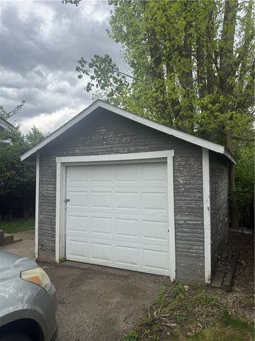 106 S Fostoria Avenue, Springfield, OH 45505