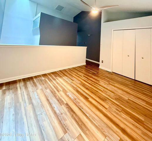 404 Ledgeview Park Dr, Louisville, KY 40206