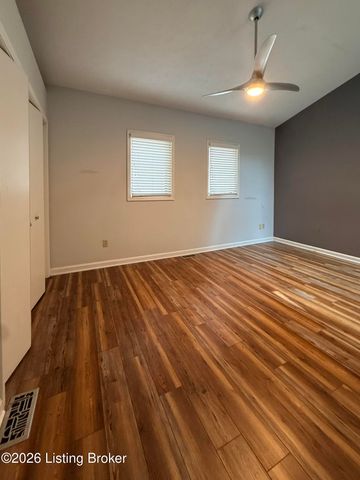 404 Ledgeview Park Dr, Louisville, KY 40206