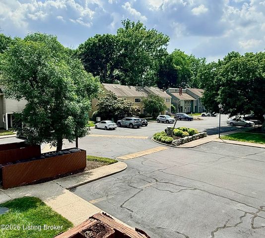 404 Ledgeview Park Dr, Louisville, KY 40206