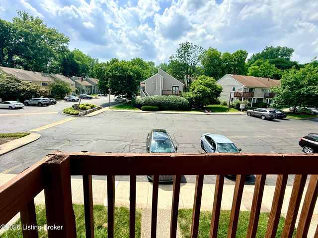 404 Ledgeview Park Dr, Louisville, KY 40206