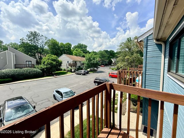 404 Ledgeview Park Dr, Louisville, KY 40206