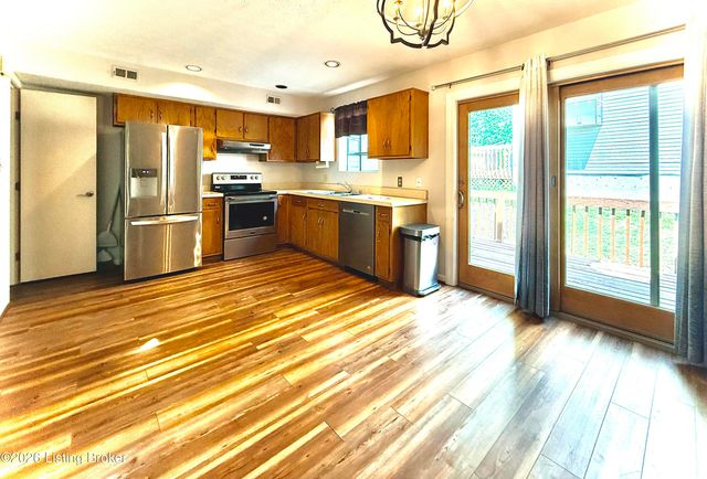404 Ledgeview Park Dr, Louisville, KY 40206