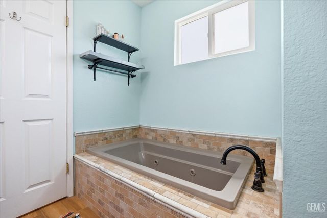 814 Bamboo Court, Tehachapi, CA 93561