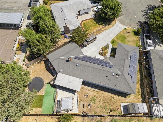 814 Bamboo Court, Tehachapi, CA 93561