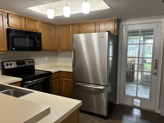 7621 COLONIAL COURT, Tampa, FL 33615