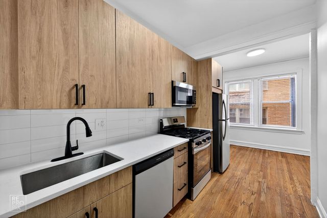 2154 W Arthur Avenue 1, Chicago, IL 60645