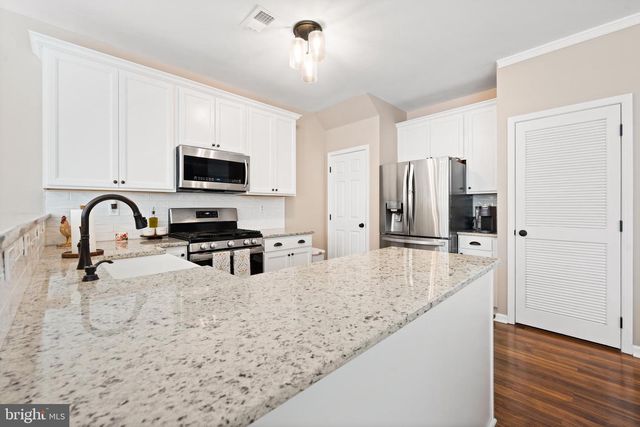 8 SCARLET OAK DR, Princeton, NJ 08540