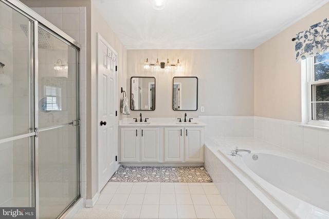 8 SCARLET OAK DR, Princeton, NJ 08540