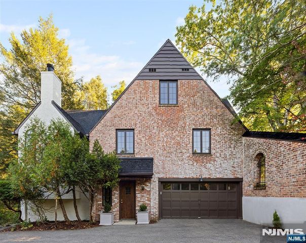773 W Saddle River Road, Ho-ho-kus, NJ 07423