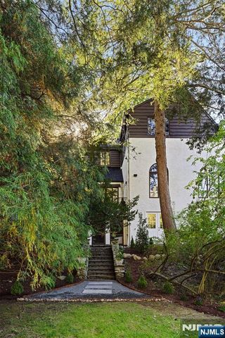 773 W Saddle River Road, Ho-ho-kus, NJ 07423
