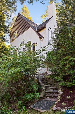 773 W Saddle River Road, Ho-ho-kus, NJ 07423