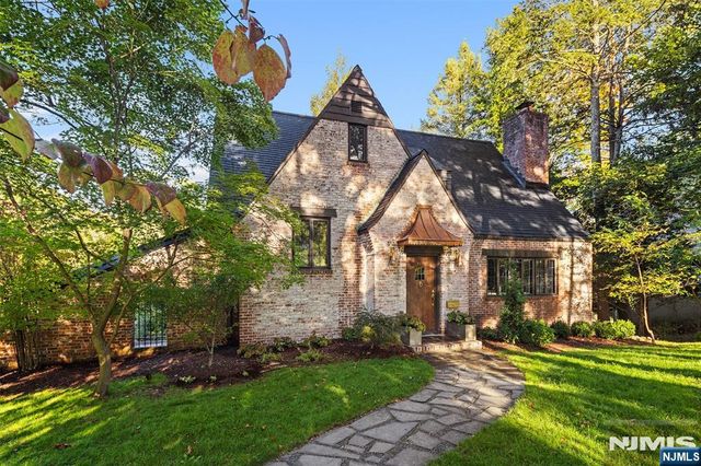 773 W Saddle River Road, Ho-ho-kus, NJ 07423