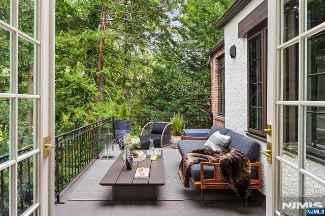 773 W Saddle River Road, Ho-ho-kus, NJ 07423