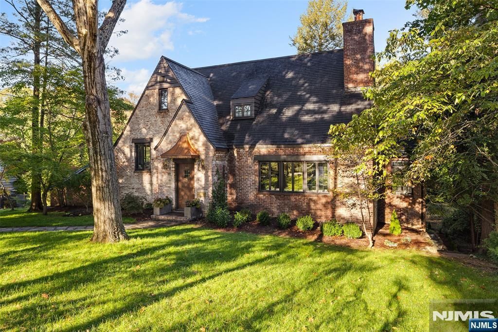 773 W Saddle River Road, Ho-ho-kus, NJ 07423