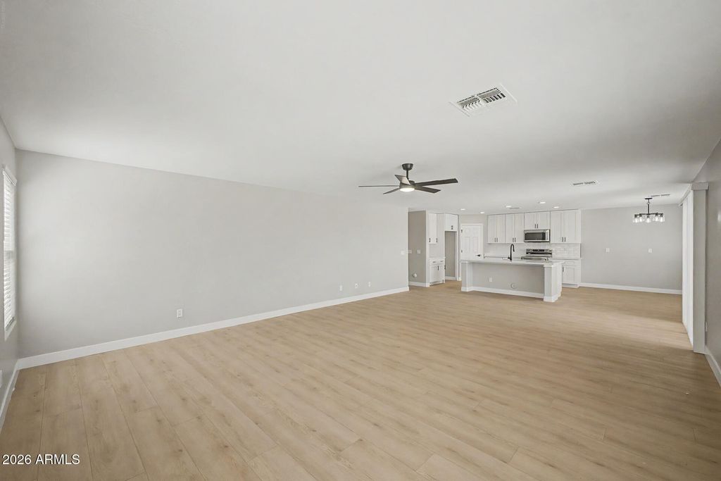 Image 10 of property listing at 7345 W PUEBLO Avenue, Phoenix, AZ 85043