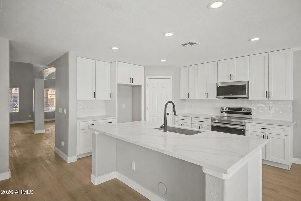 Image 11 of property listing at 7345 W PUEBLO Avenue, Phoenix, AZ 85043