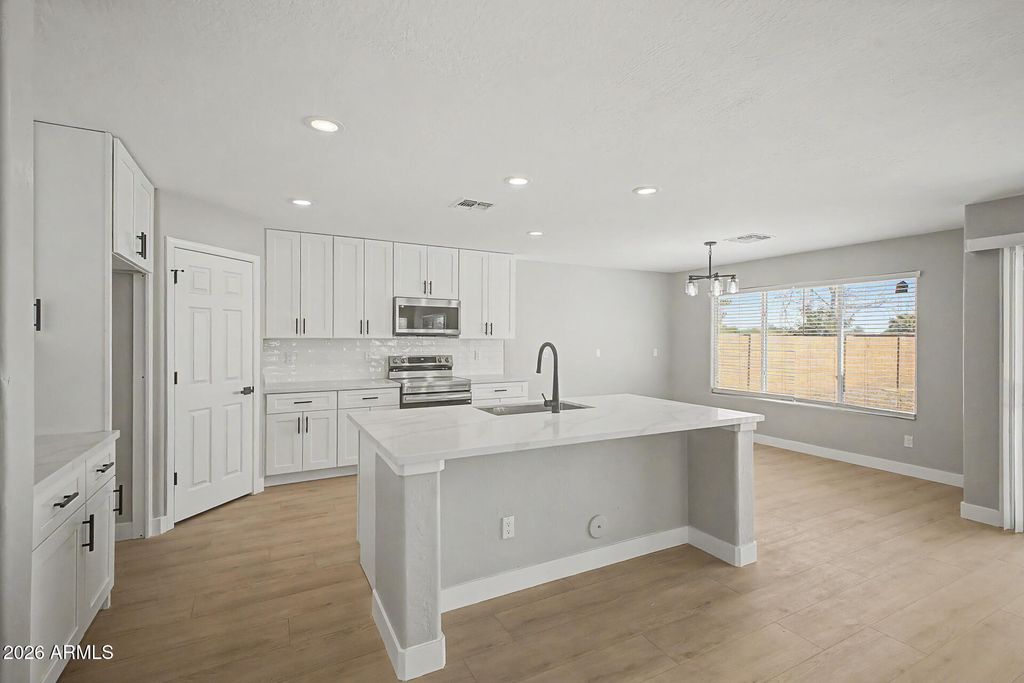 Image 12 of property listing at 7345 W PUEBLO Avenue, Phoenix, AZ 85043