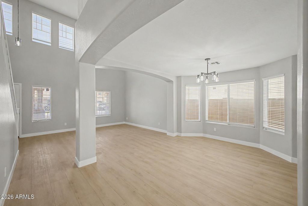 Image 5 of property listing at 7345 W PUEBLO Avenue, Phoenix, AZ 85043