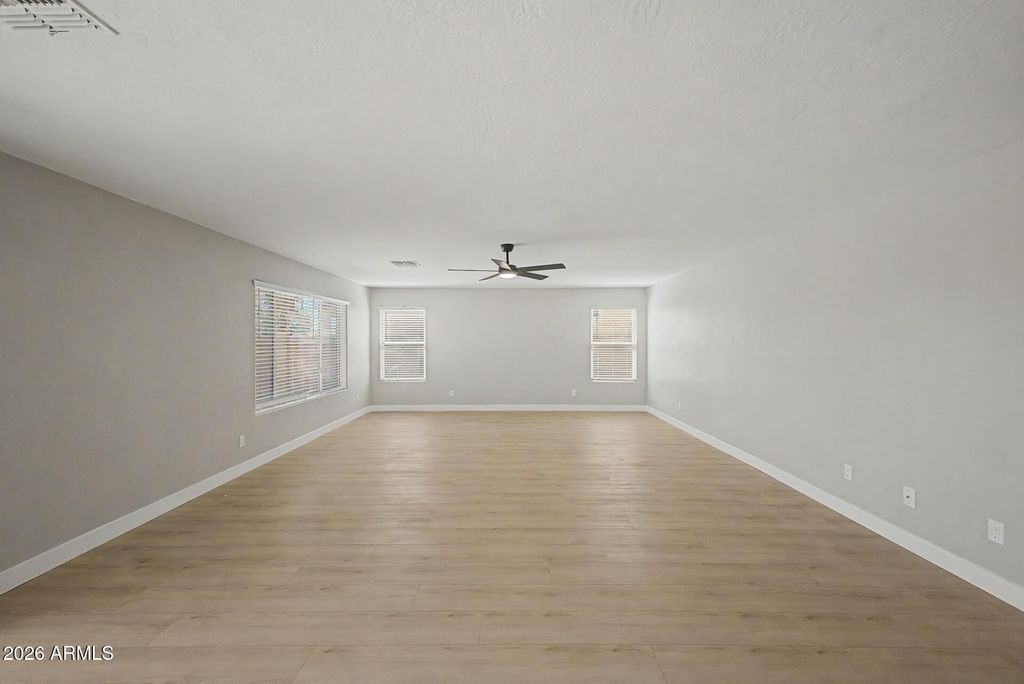 Image 9 of property listing at 7345 W PUEBLO Avenue, Phoenix, AZ 85043