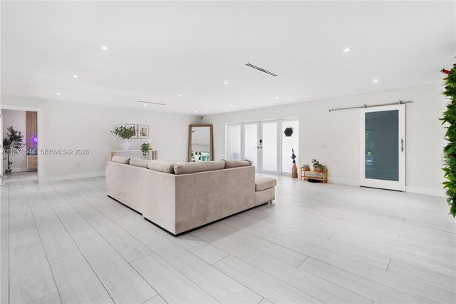 1140 N Douglas Rd, Pembroke Pines, FL 33024