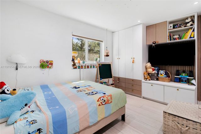 1140 N Douglas Rd, Pembroke Pines, FL 33024