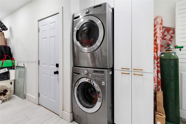 1140 N Douglas Rd, Pembroke Pines, FL 33024