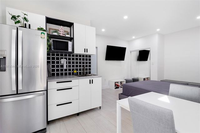 1140 N Douglas Rd, Pembroke Pines, FL 33024