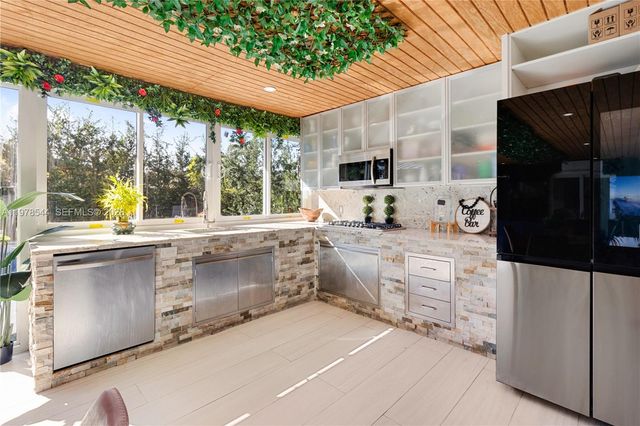 1140 N Douglas Rd, Pembroke Pines, FL 33024