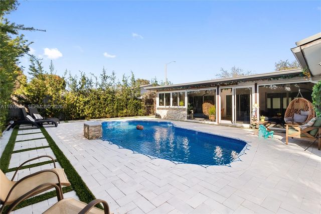 1140 N Douglas Rd, Pembroke Pines, FL 33024