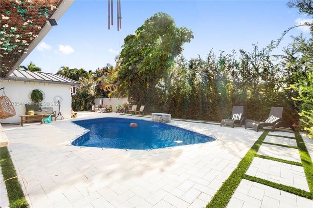 1140 N Douglas Rd, Pembroke Pines, FL 33024