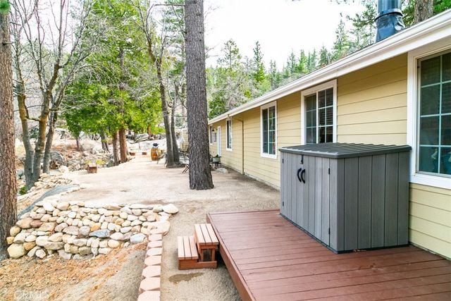 33303 Lake View Drive, Arrowbear, CA 92382