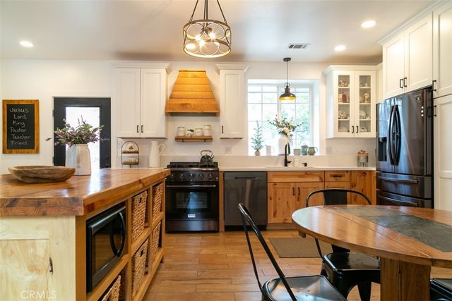 33303 Lake View Drive, Arrowbear, CA 92382