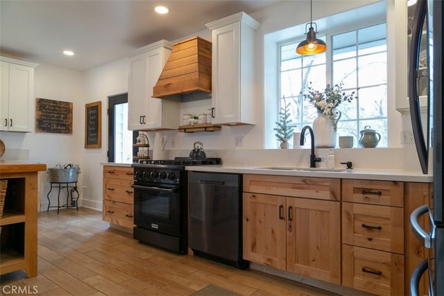 33303 Lake View Drive, Arrowbear, CA 92382