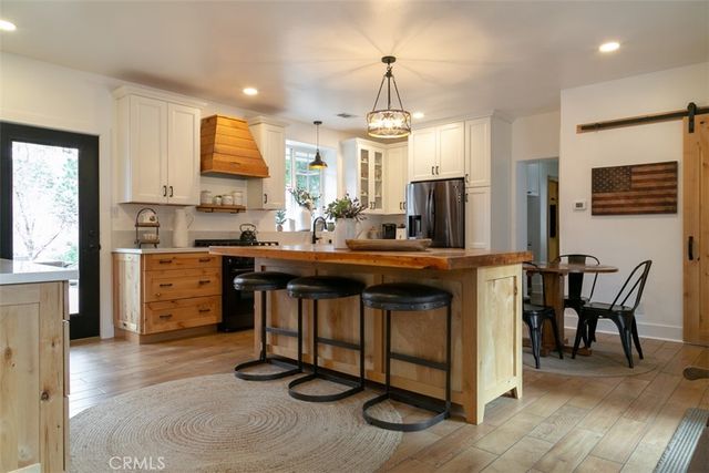 33303 Lake View Drive, Arrowbear, CA 92382