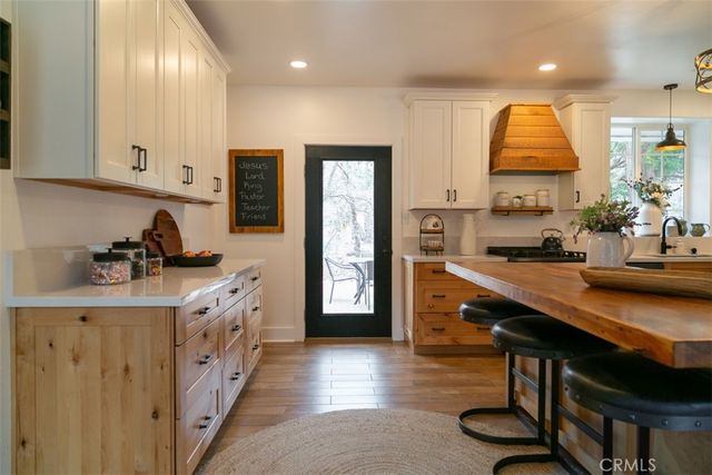 33303 Lake View Drive, Arrowbear, CA 92382