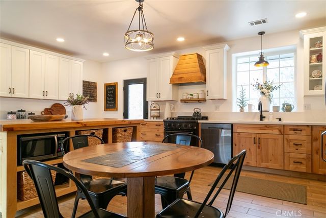 33303 Lake View Drive, Arrowbear, CA 92382