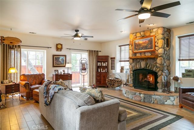 33303 Lake View Drive, Arrowbear, CA 92382