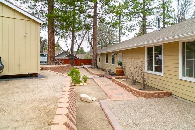 33303 Lake View Drive, Arrowbear, CA 92382