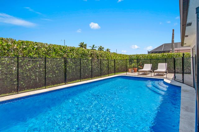 23313 Lago Mar Circle, Boca Raton, FL 33433