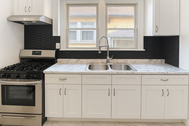 10833 S King Drive 1, Chicago, IL 60628
