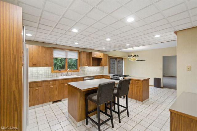 200 Hampshire Road, Akron, OH 44313