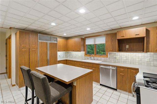 200 Hampshire Road, Akron, OH 44313