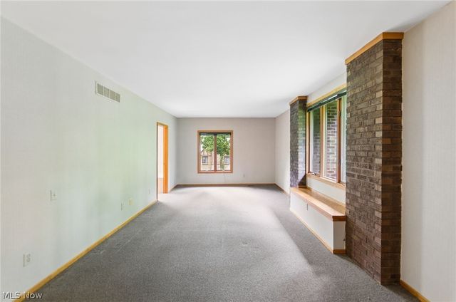 200 Hampshire Road, Akron, OH 44313