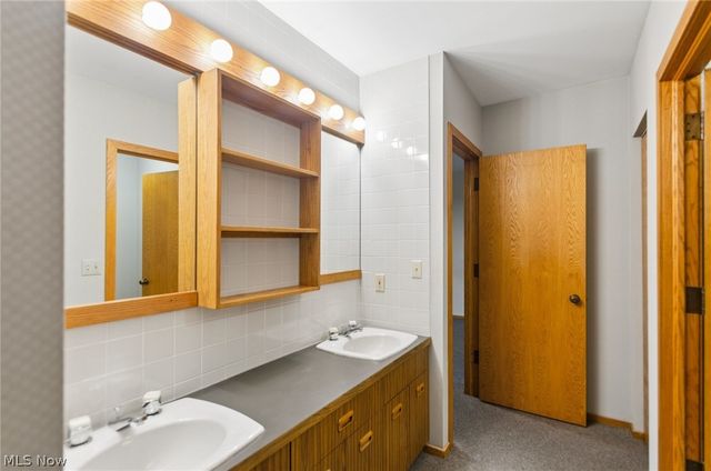 200 Hampshire Road, Akron, OH 44313