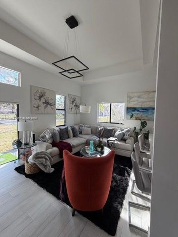 4396 NW 9th St, Plantation, FL 33317