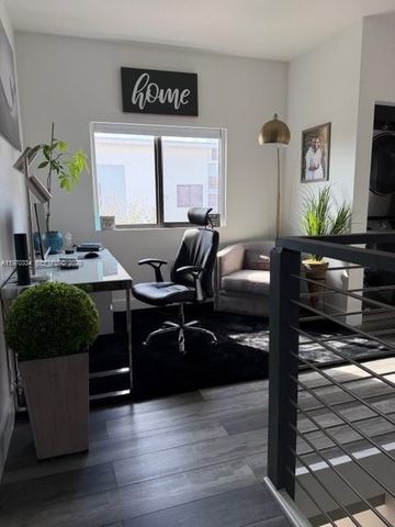 4396 NW 9th St, Plantation, FL 33317