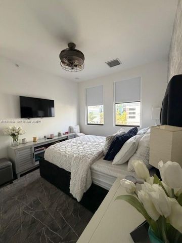 4396 NW 9th St, Plantation, FL 33317