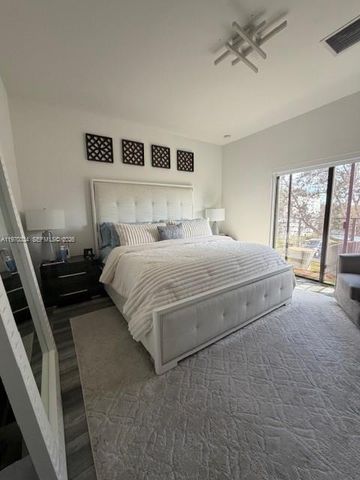 4396 NW 9th St, Plantation, FL 33317