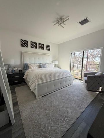 4396 NW 9th St, Plantation, FL 33317